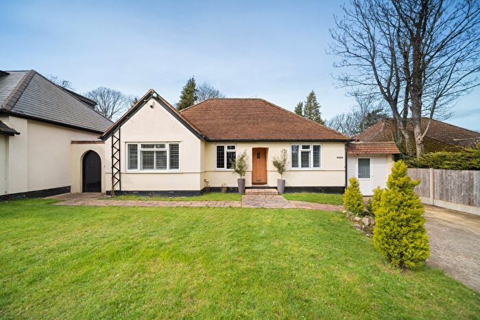4 Bedroom Detached Bungalow For Sale In New Barn Road, Longfield, Kent, DA3