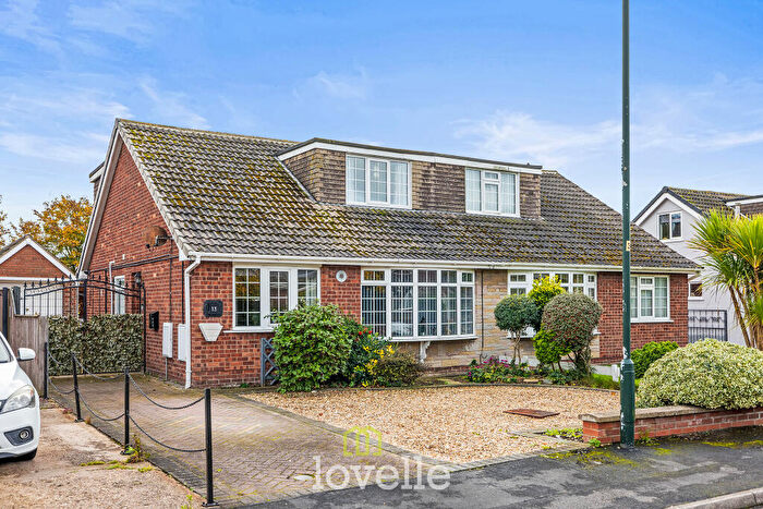 3 Bedroom Semi Detached House For Sale In Shetland Way, Immingham, DN40