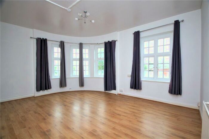2 Bedroom Apartment To Rent In Chapel Road, Worthing, West Sussex, BN11