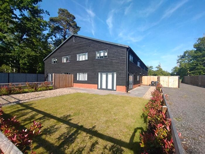 3 Bedroom Semi-Detached House To Rent In New Mill Road, Wokingham, RG40