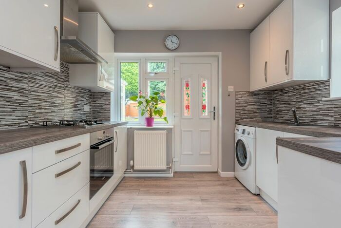 3 Bedroom Semi-Detached House To Rent In Fyfield Road, Woodford Green IG8