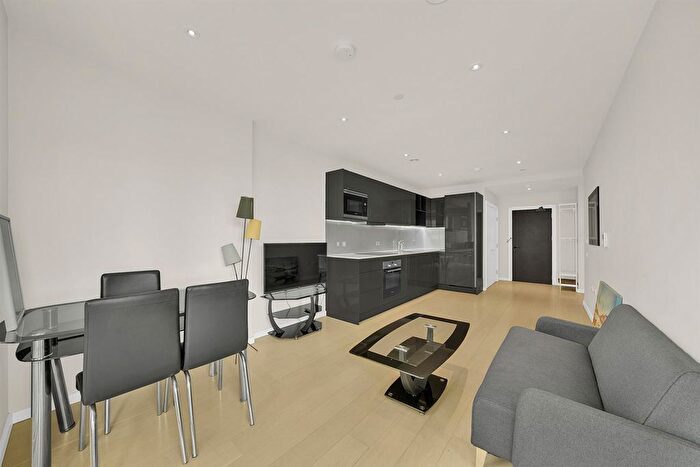 1 Bedroom Flat To Rent In Glasshouse Gardens, London, E20