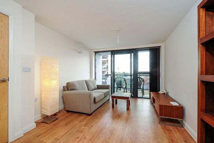 1 Bedroom Flat To Rent In Warple Way, London, W3