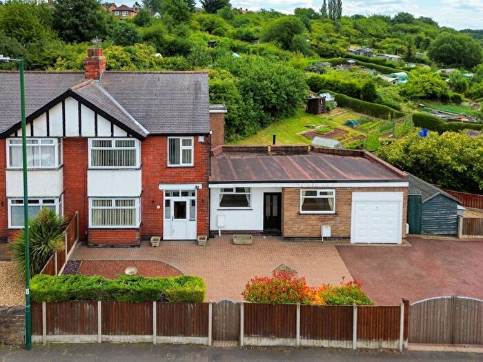4 Bedroom Semi-Detached House For Sale In Oakdale Road, Bakersfield, Nottingham, NG3