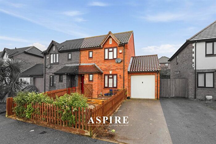 3 Bedroom Semi Detached House For Sale In ***No Onward Chain***Downs Grove, Basildon, SS16