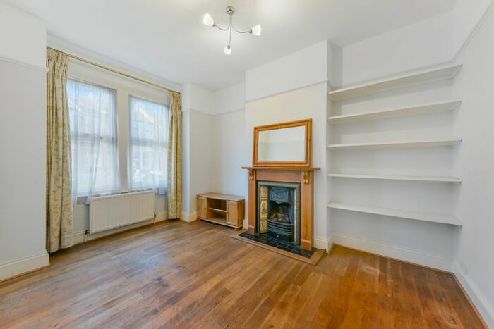 2 Bedroom Detached House To Rent In Gore Road, Raynes Park, London, SW20