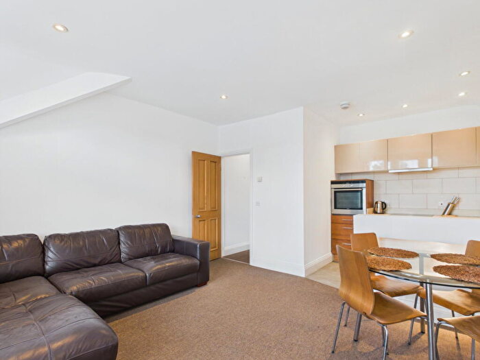 1 Bedroom Apartment For Sale In Cathedral Road, Cardiff, CF11