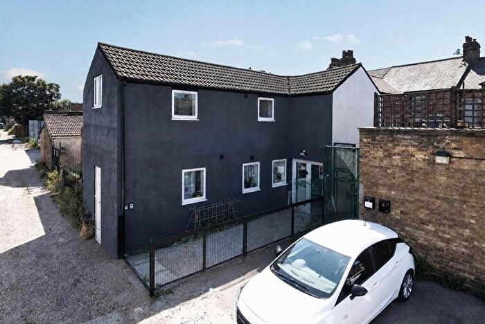 3 Bedroom Block Of Apartments For Sale In Limewood Road, Erith, DA8