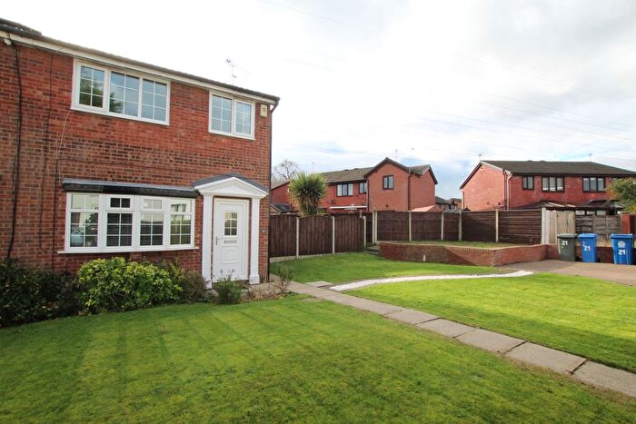 3 Bedroom Semi-Detached House To Rent In South View, Bamford, Rochdale, OL11