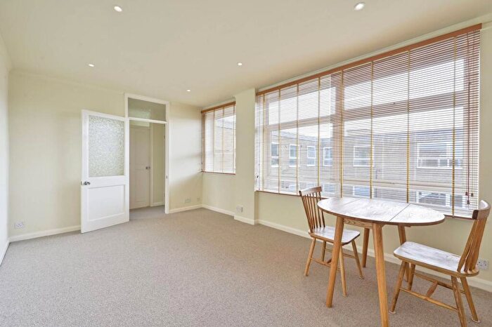 1 Bedroom Flat To Rent In Derby Road, East Sheen, London, SW14