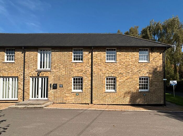 2 Bedroom Flat To Rent In Bull Lane, Newington, ME9