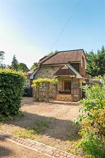 1 Bedroom Detached House For Sale In Guildford Lodge Drive, East Horsley, KT24