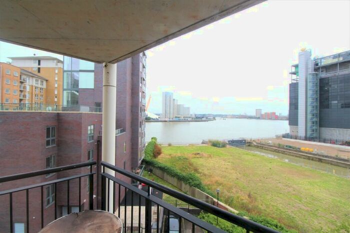 3 Bedroom Apartment To Rent In Newport Avenue, London, E14