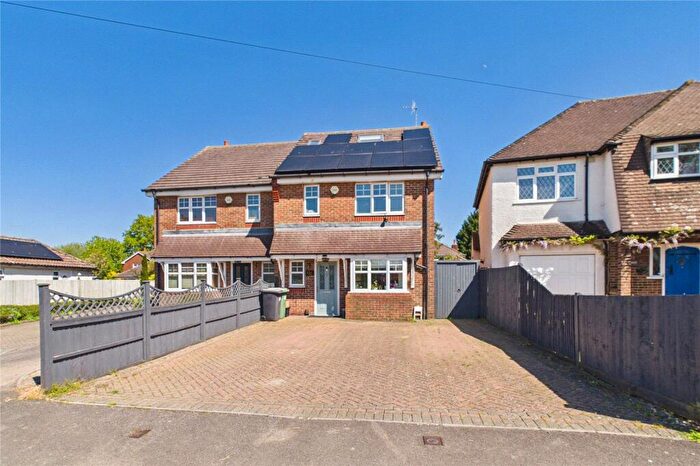 5 Bedroom Semi-Detached House For Sale In Upfield, Horley, Surrey, RH6