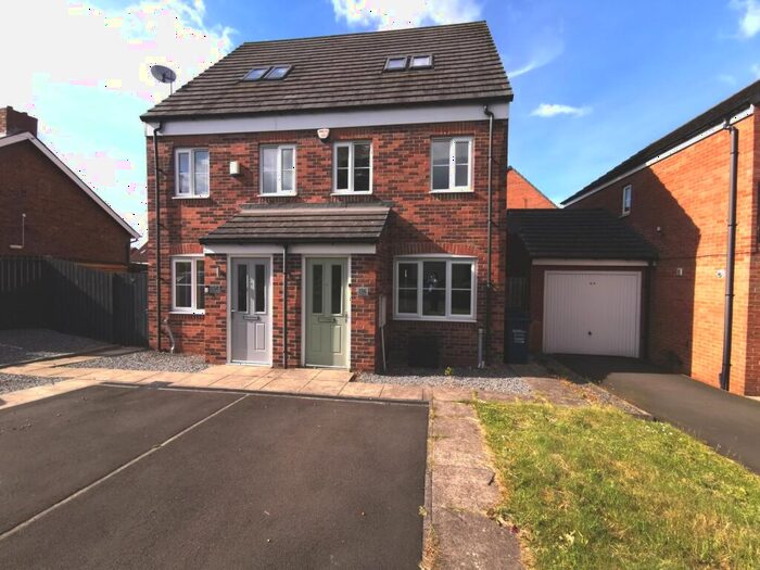 3 Bedroom Town House To Rent In West Avenue, Westerhope, Newcastle Upon Tyne, NE5