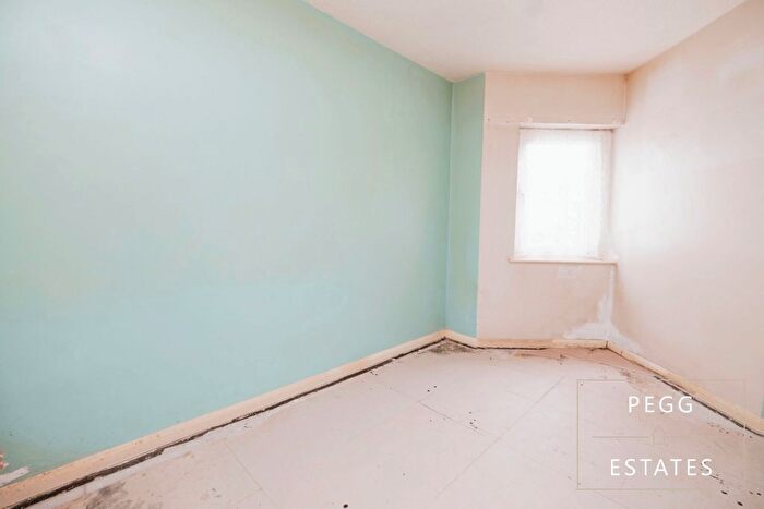 2 Bedroom Flat For Sale In Lynway Court, St. Marychurch Road, Torquay, TQ1