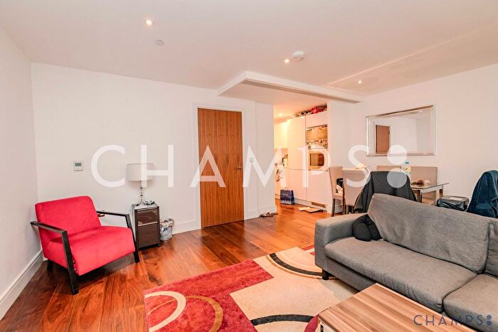 3 Bedroom Flat To Rent In Duckman Tower, London, E14