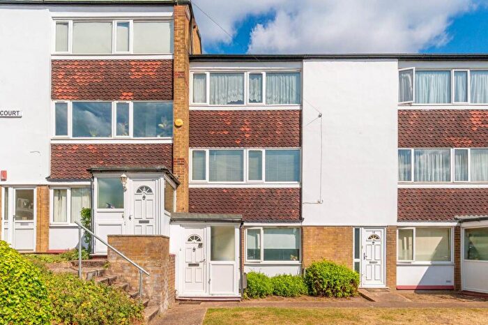 2 Bedroom Flat To Rent In South Norwood Hill, South Norwood, London, SE25