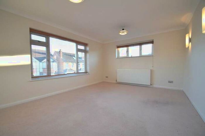 2 Bedroom Maisonette Flat To Rent In Hilliard Road, Northwood, HA6