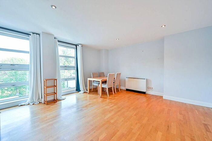 2 Bedroom Flat To Rent In Kew Bridge Road, Brentford, TW8
