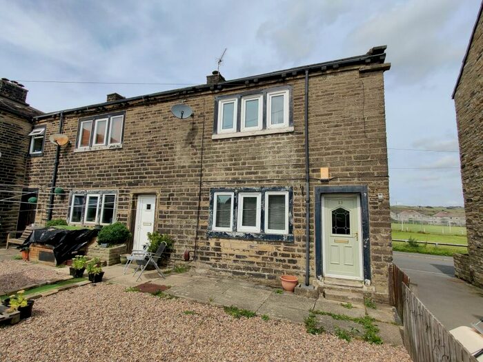 2 Bedroom End Of Terrace House To Rent In Natty Lane, Halifax, HX2
