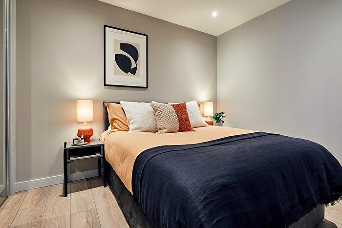 Flat To Rent In Clyde Place, Glasgow, G5