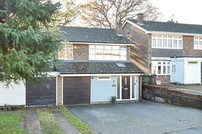 4 Bedroom Semi Detached House For Sale In Meadow Rise, Billericay, Essex, CM11