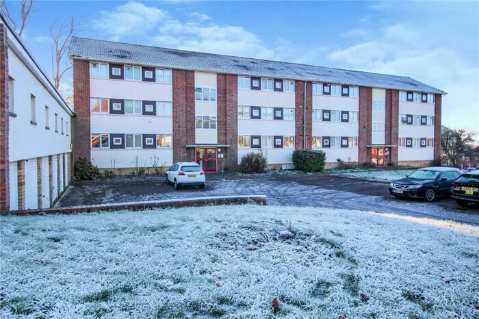2 Bedroom Flat To Rent In Shepherds Row, Andover, Hampshire, SP10