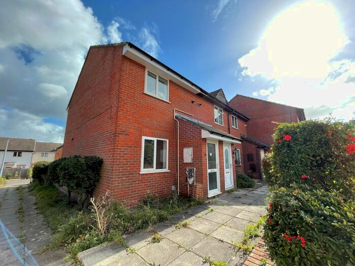 2 Bedroom Semi-Detached House To Rent In Lees Court, Salisbury, SP2