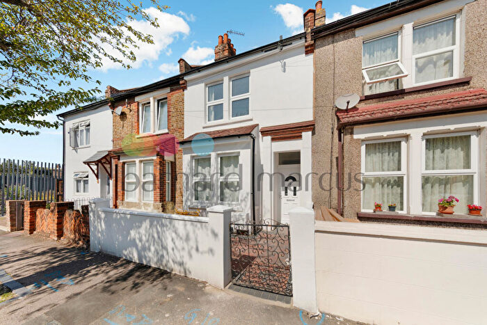 4 Bedroom House To Rent In Charnwood Road, London, SE25