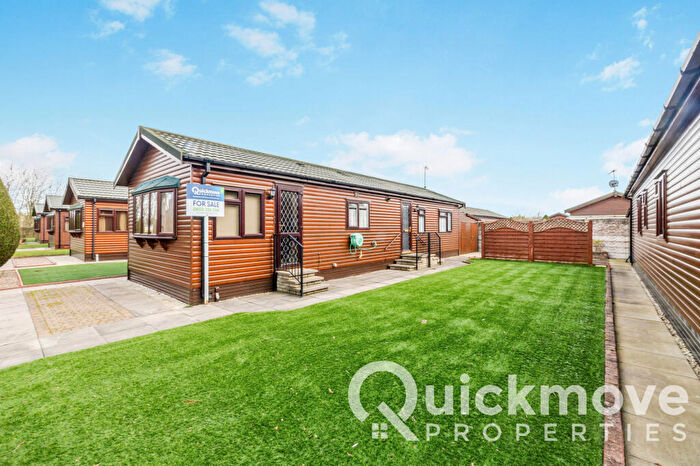 2 Bedroom Park Home For Sale In Torksey, Lincoln, LN1