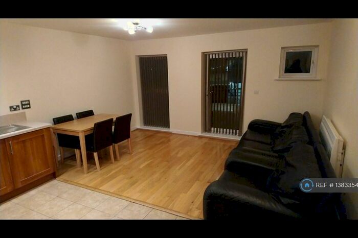 2 Bedroom Flat To Rent In Carmichael Avenue, Greenhithe, DA9