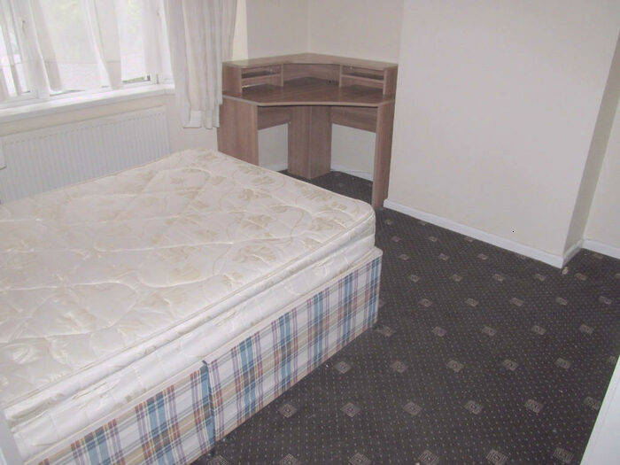 4 Bedroom Semi-Detached House To Rent In Addington Road, Reading, Berkshire, RG1