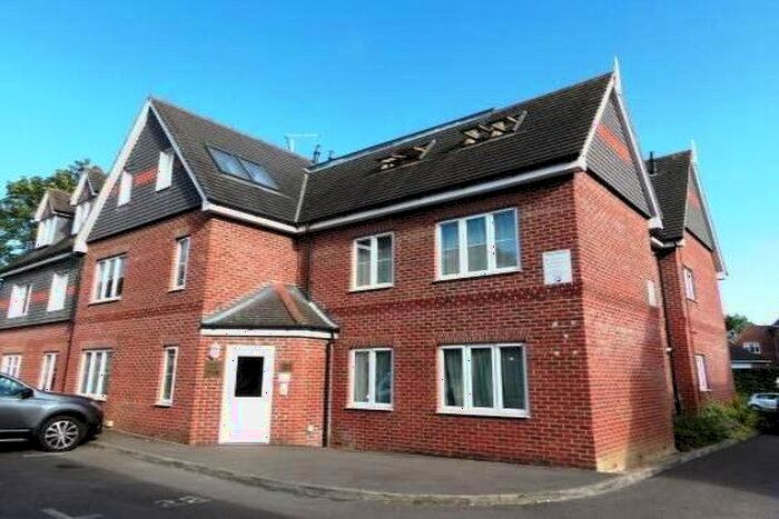 2 Bedroom Flat To Rent In Craigbank Court, Fareham, PO14