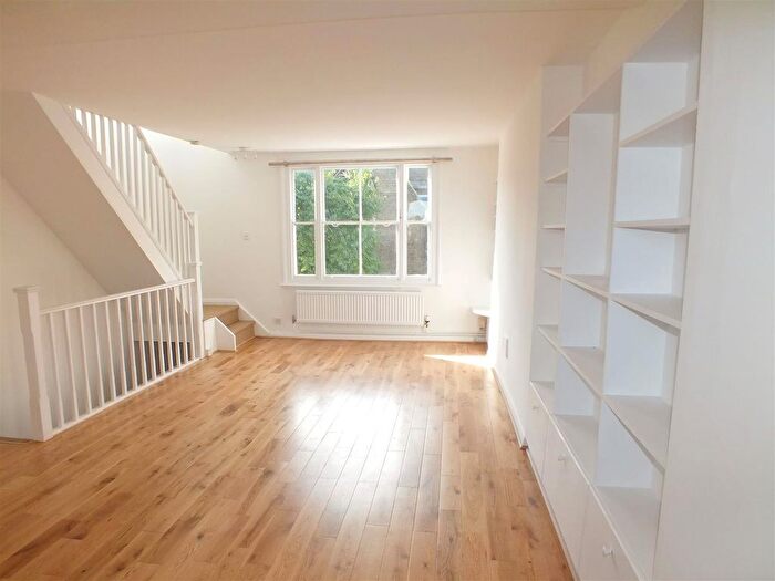 3 Bedroom Flat To Rent In Southampton Road, London, NW5