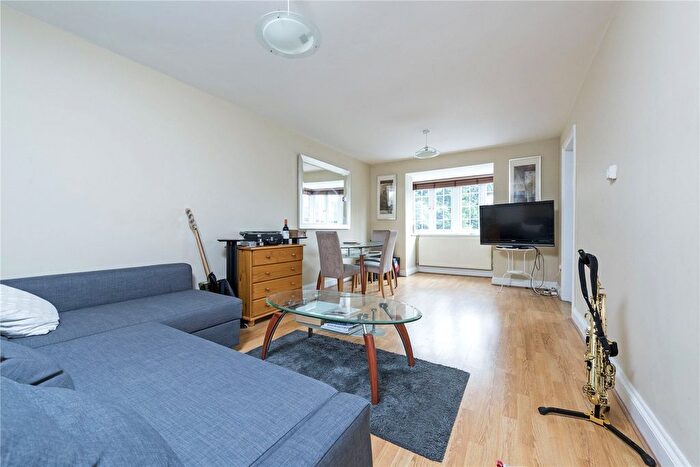 2 Bedroom Flat To Rent In Crown Lane, SW16