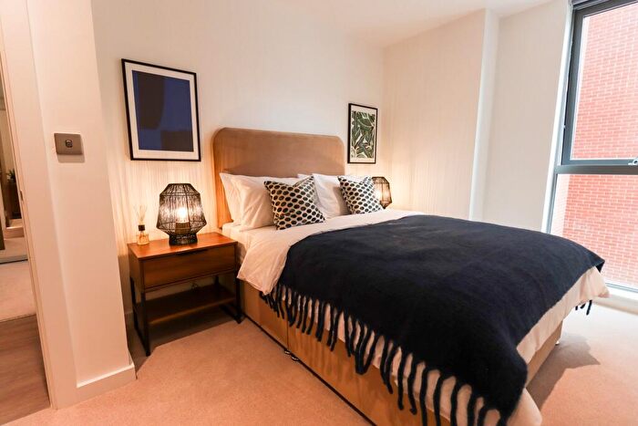 1 Bedroom Flat To Rent In Thames Quarter, Reading, RG1