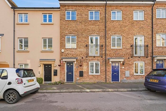 4 Bedroom Town House To Rent In The Square, Loughton, IG10