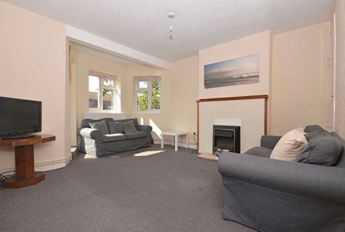 3 Bedroom Flat To Rent In Azov House, Tower Hamlets, E1