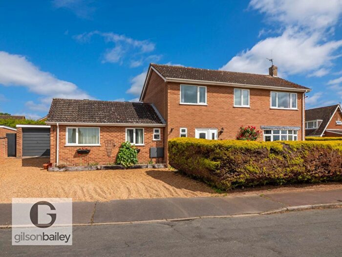 4 Bedroom Detached House For Sale In Hunters Close, Blofield, NR13