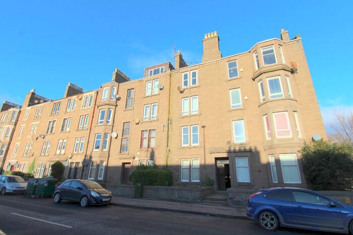 2 Bedroom Flat To Rent In Clepington Road, Strathmartine, Dundee, DD3