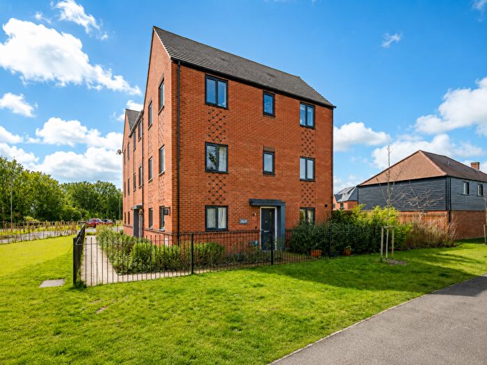 4 Bedroom Town House For Sale In Treetop Avenue Basingstoke, RG23