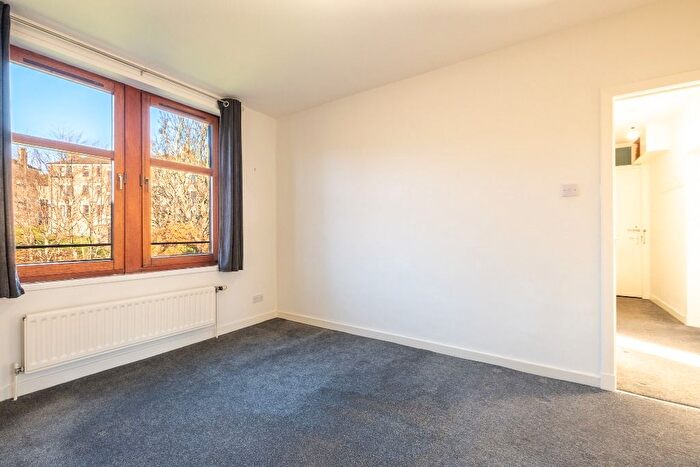2 Bedroom Flat To Rent In Abbotsford Place, Dundee, DD2
