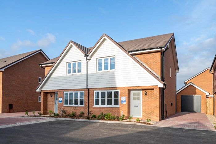 3 Bedroom Semi Detached House For Sale In Scocles Road, Minster On Sea, Kent, ME12