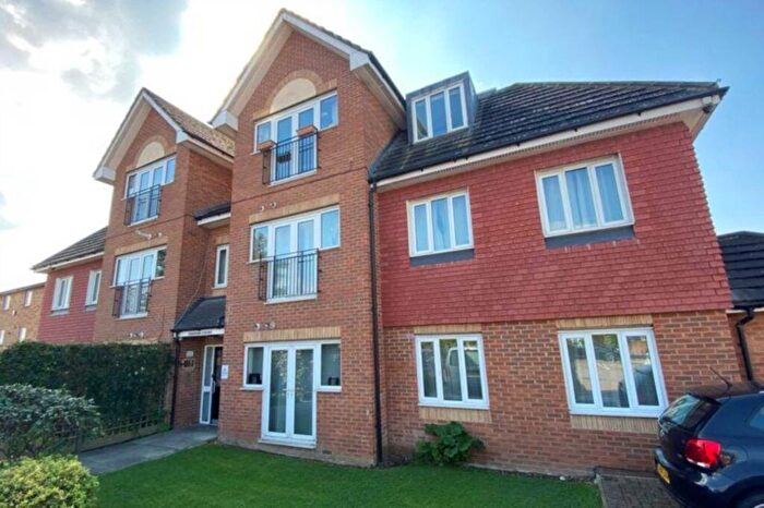2 Bedroom Flat To Rent In Turners Close, Whetstone, London, N20