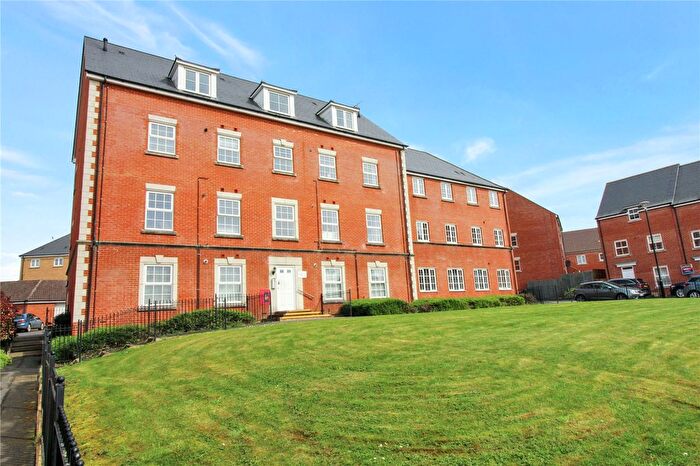 2 Bedroom Flat For Sale In Dyson Road, Swindon, Wiltshire, SN25