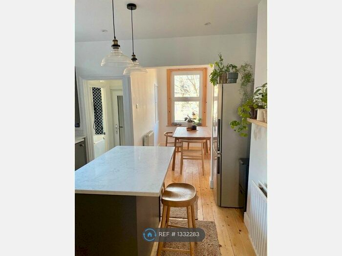 3 Bedroom Flat To Rent In Scotts Road, London, E10