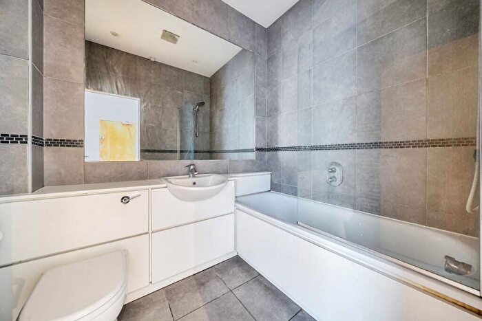 1 Bedroom Flat For Sale In Banner Street, Clerkenwell, London, EC1Y