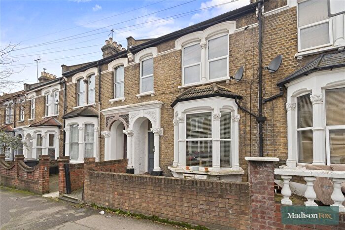 2 Bedroom Flat To Rent In Eastfield Road, Walthamstow, London, Greater London, E17