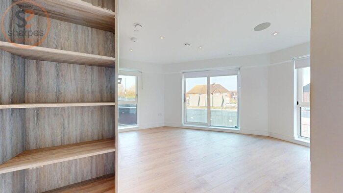 1 Bedroom Flat To Rent In Coombe Hill House, Beverley Way, London, SW20